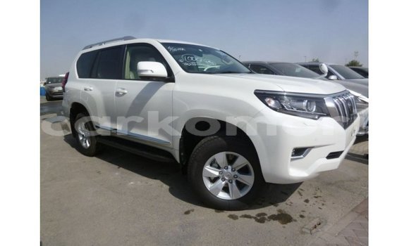 Acheter Import Voiture Toyota Prado Blanc à Import - Dubai, Grande Comore Acheter Import Voiture Toyota Prado Blanc à Import - Dubai, Grande Comore