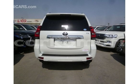Acheter Import Voiture Toyota Prado Blanc à Import - Dubai, Grande Comore Acheter Import Voiture Toyota Prado Blanc à Import - Dubai, Grande Comore