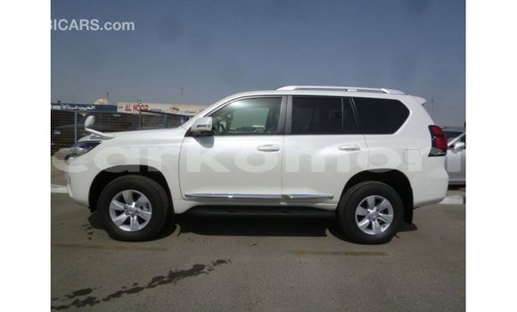 Acheter Import Voiture Toyota Prado Blanc à Import - Dubai, Grande Comore Acheter Import Voiture Toyota Prado Blanc à Import - Dubai, Grande Comore