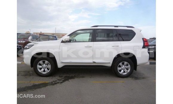 Acheter Import Voiture Toyota Prado Blanc à Import - Dubai, Grande Comore Acheter Import Voiture Toyota Prado Blanc à Import - Dubai, Grande Comore