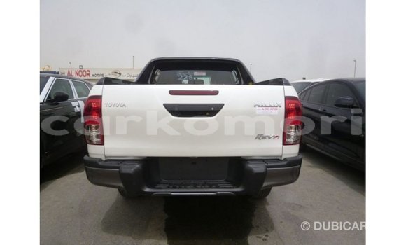 Acheter Import Voiture Toyota Hilux Blanc à Import - Dubai, Grande Comore Acheter Import Voiture Toyota Hilux Blanc à Import - Dubai, Grande Comore