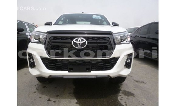 Acheter Import Voiture Toyota Hilux Blanc à Import - Dubai, Grande Comore Acheter Import Voiture Toyota Hilux Blanc à Import - Dubai, Grande Comore