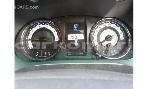 Acheter Import Voiture Toyota Hilux Blanc à Import - Dubai, Grande Comore Acheter Import Voiture Toyota Hilux Blanc à Import - Dubai, Grande Comore