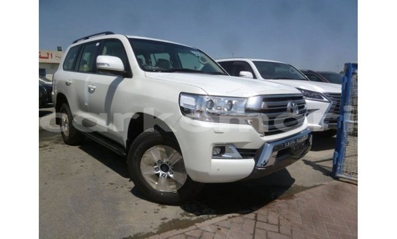 Acheter Import Voiture Toyota Land Cruiser Blanc à Import - Dubai, Grande Comore Acheter Import Voiture Toyota Land Cruiser Blanc à Import - Dubai, Grande Comore