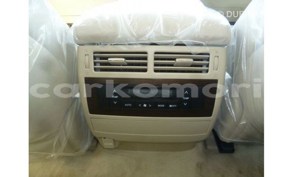 Acheter Import Voiture Toyota Land Cruiser Blanc à Import - Dubai, Grande Comore Acheter Import Voiture Toyota Land Cruiser Blanc à Import - Dubai, Grande Comore