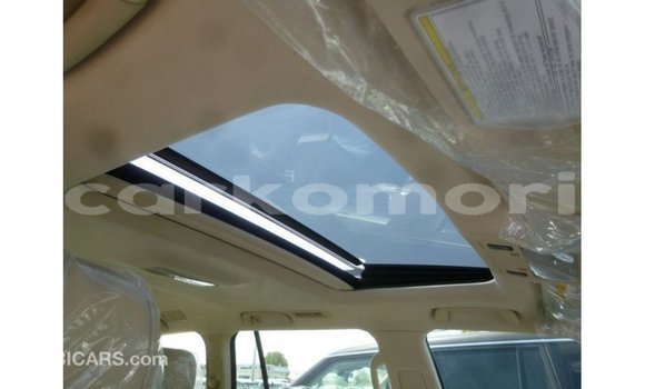 Acheter Import Voiture Toyota Land Cruiser Blanc à Import - Dubai, Grande Comore Acheter Import Voiture Toyota Land Cruiser Blanc à Import - Dubai, Grande Comore