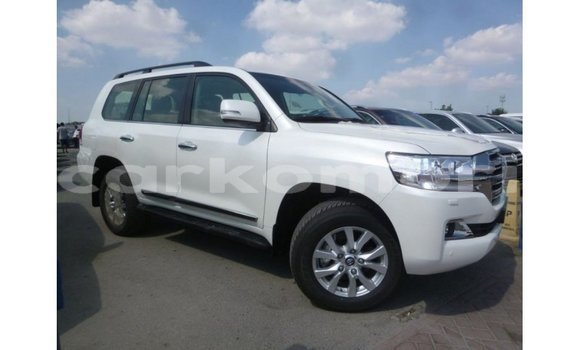 Acheter Import Voiture Toyota Land Cruiser Blanc à Import - Dubai, Grande Comore Acheter Import Voiture Toyota Land Cruiser Blanc à Import - Dubai, Grande Comore