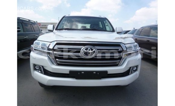 Acheter Import Voiture Toyota Land Cruiser Blanc à Import - Dubai, Grande Comore Acheter Import Voiture Toyota Land Cruiser Blanc à Import - Dubai, Grande Comore