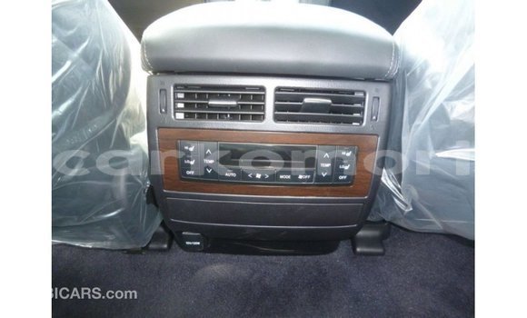 Acheter Import Voiture Toyota Land Cruiser Blanc à Import - Dubai, Grande Comore Acheter Import Voiture Toyota Land Cruiser Blanc à Import - Dubai, Grande Comore
