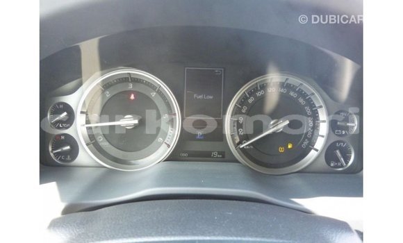 Acheter Import Voiture Toyota Land Cruiser Blanc à Import - Dubai, Grande Comore Acheter Import Voiture Toyota Land Cruiser Blanc à Import - Dubai, Grande Comore