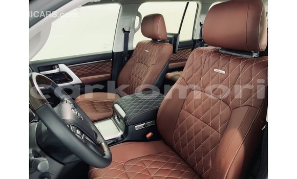 Buy Import Toyota Land Cruiser Black Car in Import - Dubai in Great Comore Buy Import Toyota Land Cruiser Black Car in Import - Dubai in Great Comore
