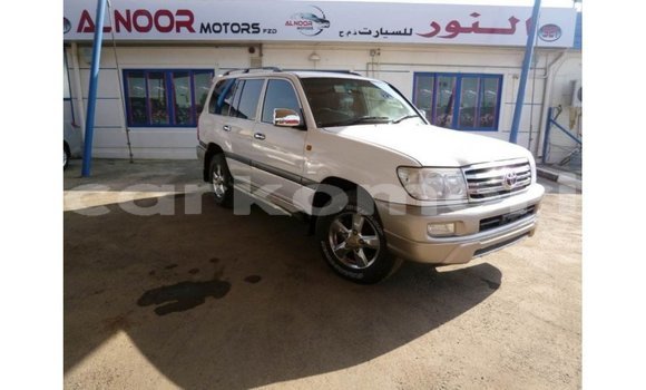 Acheter Import Voiture Toyota Land Cruiser Blanc à Import - Dubai, Grande Comore Acheter Import Voiture Toyota Land Cruiser Blanc à Import - Dubai, Grande Comore