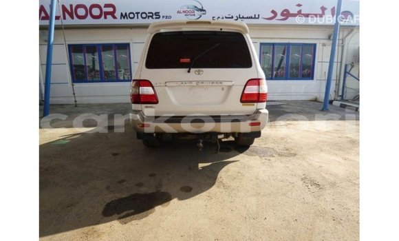 Acheter Import Voiture Toyota Land Cruiser Blanc à Import - Dubai, Grande Comore Acheter Import Voiture Toyota Land Cruiser Blanc à Import - Dubai, Grande Comore