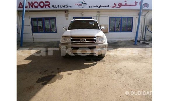 Acheter Import Voiture Toyota Land Cruiser Blanc à Import - Dubai, Grande Comore Acheter Import Voiture Toyota Land Cruiser Blanc à Import - Dubai, Grande Comore