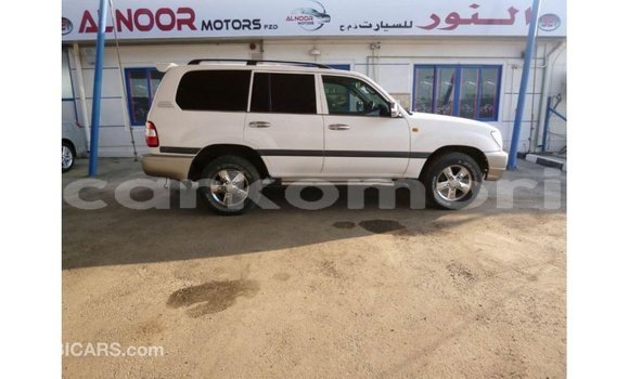 Acheter Import Voiture Toyota Land Cruiser Blanc à Import - Dubai, Grande Comore Acheter Import Voiture Toyota Land Cruiser Blanc à Import - Dubai, Grande Comore