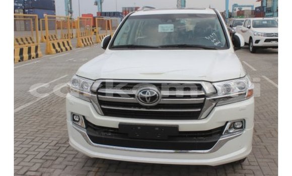 Buy Import Toyota Land Cruiser White Car in Import - Dubai in Great Comore Buy Import Toyota Land Cruiser White Car in Import - Dubai in Great Comore