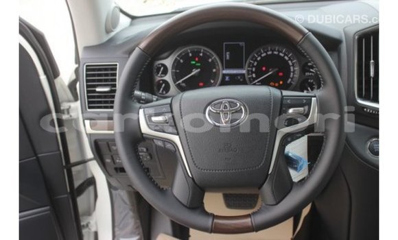 Buy Import Toyota Land Cruiser White Car in Import - Dubai in Great Comore Buy Import Toyota Land Cruiser White Car in Import - Dubai in Great Comore