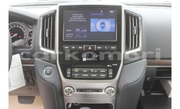 Buy Import Toyota Land Cruiser White Car in Import - Dubai in Great Comore Buy Import Toyota Land Cruiser White Car in Import - Dubai in Great Comore