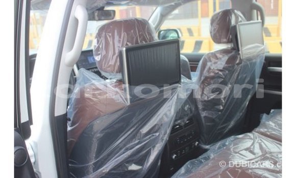 Buy Import Toyota Land Cruiser White Car in Import - Dubai in Great Comore Buy Import Toyota Land Cruiser White Car in Import - Dubai in Great Comore