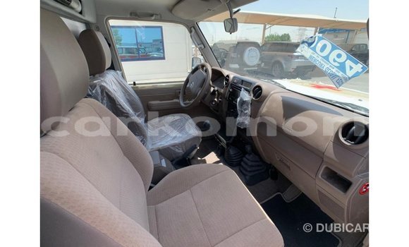 Buy Import Toyota Land Cruiser Beige Car in Import - Dubai in Great Comore Buy Import Toyota Land Cruiser Beige Car in Import - Dubai in Great Comore
