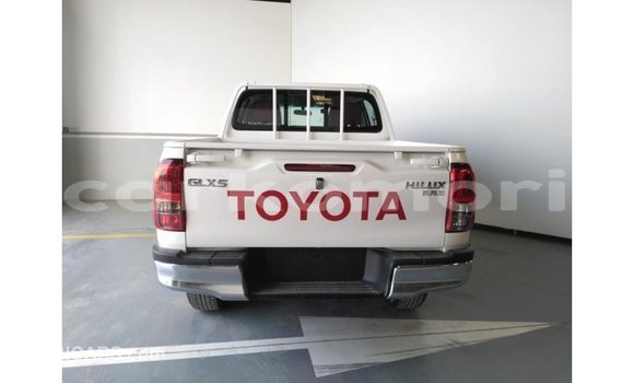 Buy Import Toyota Hilux White Car in Import - Dubai in Great Comore Buy Import Toyota Hilux White Car in Import - Dubai in Great Comore
