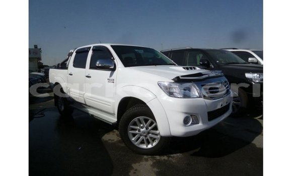 Acheter Import Voiture Toyota Hilux Blanc à Import - Dubai, Grande Comore Acheter Import Voiture Toyota Hilux Blanc à Import - Dubai, Grande Comore