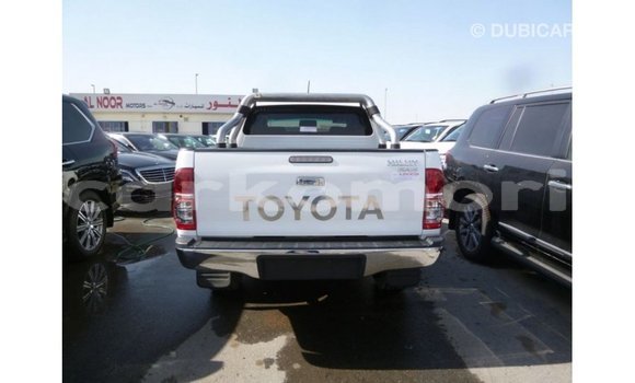 Acheter Import Voiture Toyota Hilux Blanc à Import - Dubai, Grande Comore Acheter Import Voiture Toyota Hilux Blanc à Import - Dubai, Grande Comore