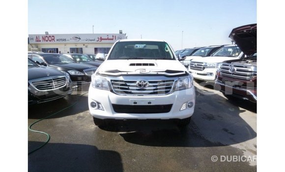 Acheter Import Voiture Toyota Hilux Blanc à Import - Dubai, Grande Comore Acheter Import Voiture Toyota Hilux Blanc à Import - Dubai, Grande Comore