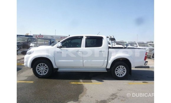 Acheter Import Voiture Toyota Hilux Blanc à Import - Dubai, Grande Comore Acheter Import Voiture Toyota Hilux Blanc à Import - Dubai, Grande Comore