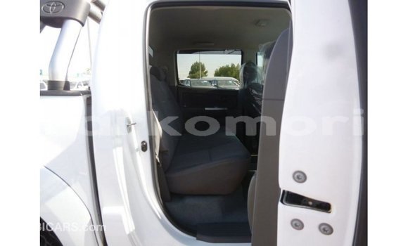 Acheter Import Voiture Toyota Hilux Blanc à Import - Dubai, Grande Comore Acheter Import Voiture Toyota Hilux Blanc à Import - Dubai, Grande Comore