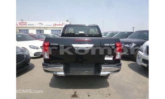 Acheter Import Voiture Toyota Hilux Noir à Import - Dubai, Grande Comore Acheter Import Voiture Toyota Hilux Noir à Import - Dubai, Grande Comore