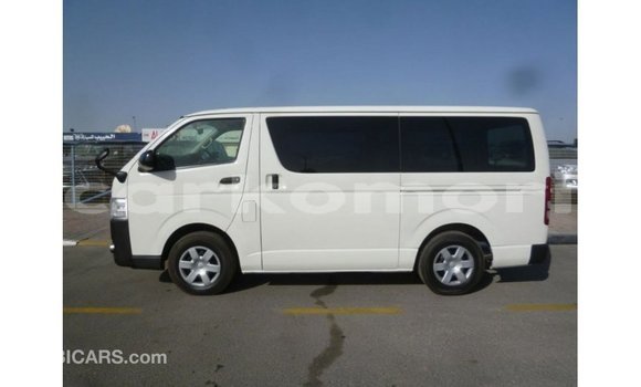 Acheter Import Voiture Toyota Hiace Blanc à Import - Dubai, Grande Comore Acheter Import Voiture Toyota Hiace Blanc à Import - Dubai, Grande Comore