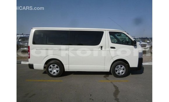 Acheter Import Voiture Toyota Hiace Blanc à Import - Dubai, Grande Comore Acheter Import Voiture Toyota Hiace Blanc à Import - Dubai, Grande Comore