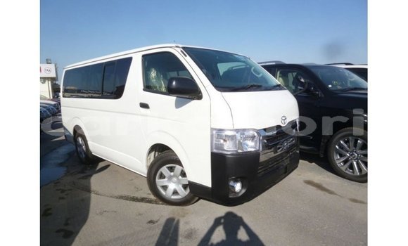 Acheter Import Voiture Toyota Hiace Blanc à Import - Dubai, Grande Comore Acheter Import Voiture Toyota Hiace Blanc à Import - Dubai, Grande Comore