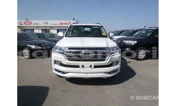 Buy Import Toyota Land Cruiser White Car in Import - Dubai in Great Comore Buy Import Toyota Land Cruiser White Car in Import - Dubai in Great Comore