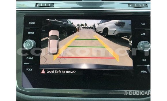 Acheter Import Voiture Volkswagen Tiguan Noir à Import - Dubai, Grande Comore Acheter Import Voiture Volkswagen Tiguan Noir à Import - Dubai, Grande Comore