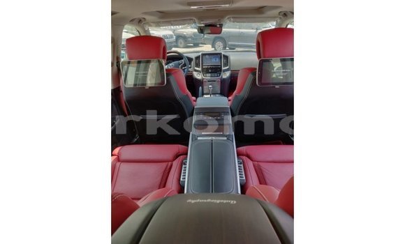 Buy Import Toyota Land Cruiser Black Car in Import - Dubai in Great Comore Buy Import Toyota Land Cruiser Black Car in Import - Dubai in Great Comore
