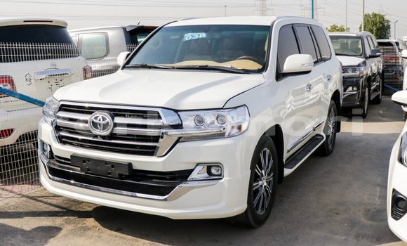 Acheter Import Voiture Toyota Land Cruiser Blanc à Import - Dubai, Grande Comore Acheter Import Voiture Toyota Land Cruiser Blanc à Import - Dubai, Grande Comore