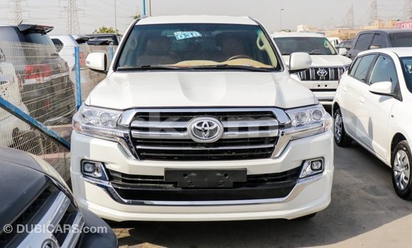 Acheter Import Voiture Toyota Land Cruiser Blanc à Import - Dubai, Grande Comore Acheter Import Voiture Toyota Land Cruiser Blanc à Import - Dubai, Grande Comore
