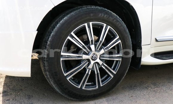 Acheter Import Voiture Toyota Land Cruiser Blanc à Import - Dubai, Grande Comore Acheter Import Voiture Toyota Land Cruiser Blanc à Import - Dubai, Grande Comore