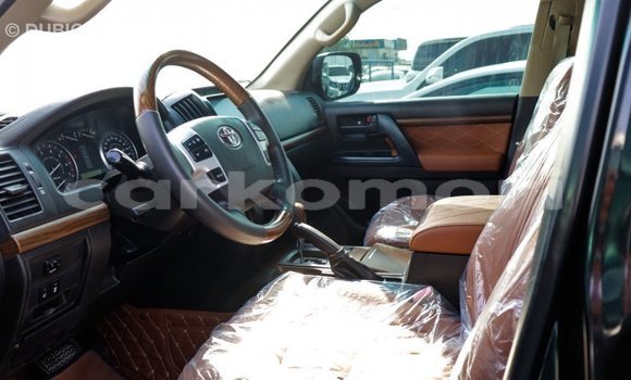 Acheter Import Voiture Toyota Land Cruiser Noir à Import - Dubai, Grande Comore Acheter Import Voiture Toyota Land Cruiser Noir à Import - Dubai, Grande Comore