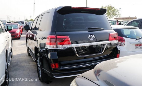 Acheter Import Voiture Toyota Land Cruiser Noir à Import - Dubai, Grande Comore Acheter Import Voiture Toyota Land Cruiser Noir à Import - Dubai, Grande Comore