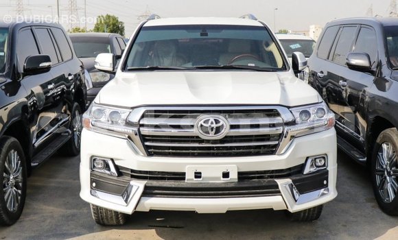 Acheter Import Voiture Toyota Land Cruiser Blanc à Import - Dubai, Grande Comore Acheter Import Voiture Toyota Land Cruiser Blanc à Import - Dubai, Grande Comore
