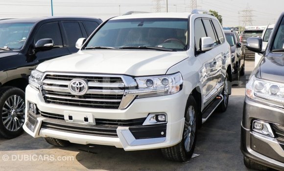 Acheter Import Voiture Toyota Land Cruiser Blanc à Import - Dubai, Grande Comore Acheter Import Voiture Toyota Land Cruiser Blanc à Import - Dubai, Grande Comore