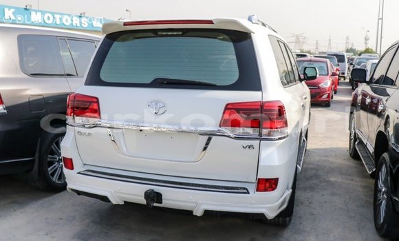 Acheter Import Voiture Toyota Land Cruiser Blanc à Import - Dubai, Grande Comore Acheter Import Voiture Toyota Land Cruiser Blanc à Import - Dubai, Grande Comore