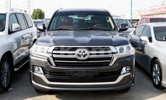 Acheter Import Voiture Toyota Land Cruiser Noir à Import - Dubai, Grande Comore Acheter Import Voiture Toyota Land Cruiser Noir à Import - Dubai, Grande Comore
