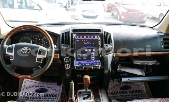 Acheter Import Voiture Toyota Land Cruiser Noir à Import - Dubai, Grande Comore Acheter Import Voiture Toyota Land Cruiser Noir à Import - Dubai, Grande Comore