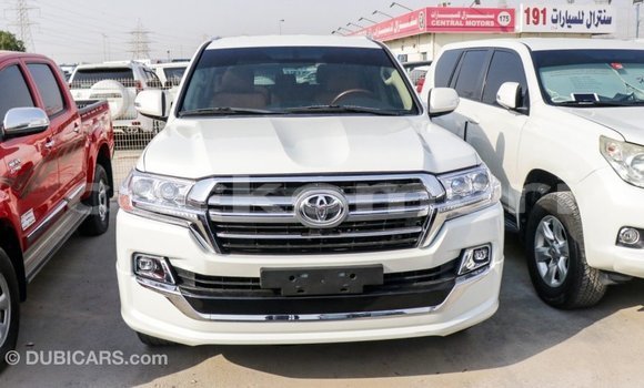 Acheter Import Voiture Toyota Land Cruiser Blanc à Import - Dubai, Grande Comore Acheter Import Voiture Toyota Land Cruiser Blanc à Import - Dubai, Grande Comore
