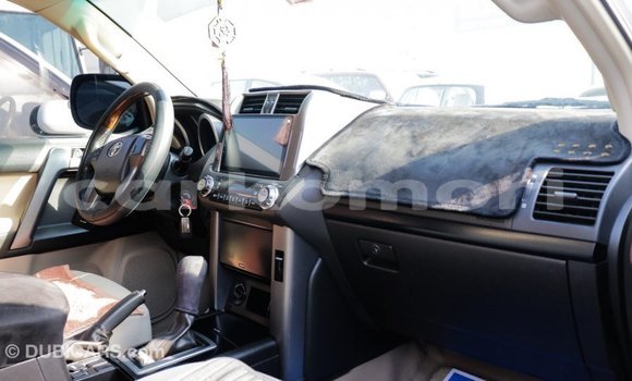Acheter Import Voiture Toyota Prado Blanc à Import - Dubai, Grande Comore Acheter Import Voiture Toyota Prado Blanc à Import - Dubai, Grande Comore