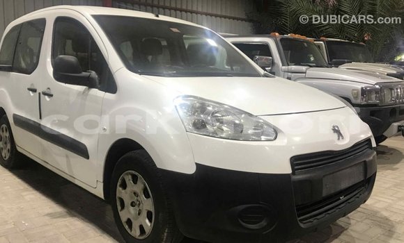 Acheter Import Voiture Peugeot Partner Blanc à Import - Dubai, Grande Comore